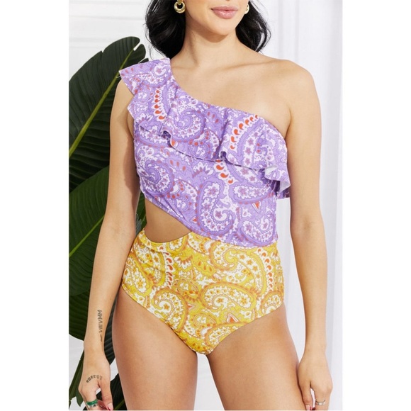 New Marina West asymmetrical cutout ruffle one piece swimsuit size small Upf 50+ - Picture 4 of 10